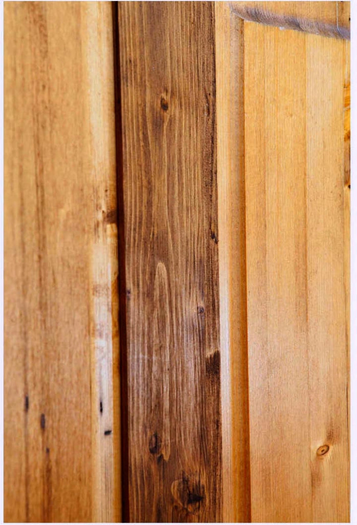 Biscottini Vetrina Country in legno massello di tiglio finitura noce L109xPR36xH180 cm. Made in Italy