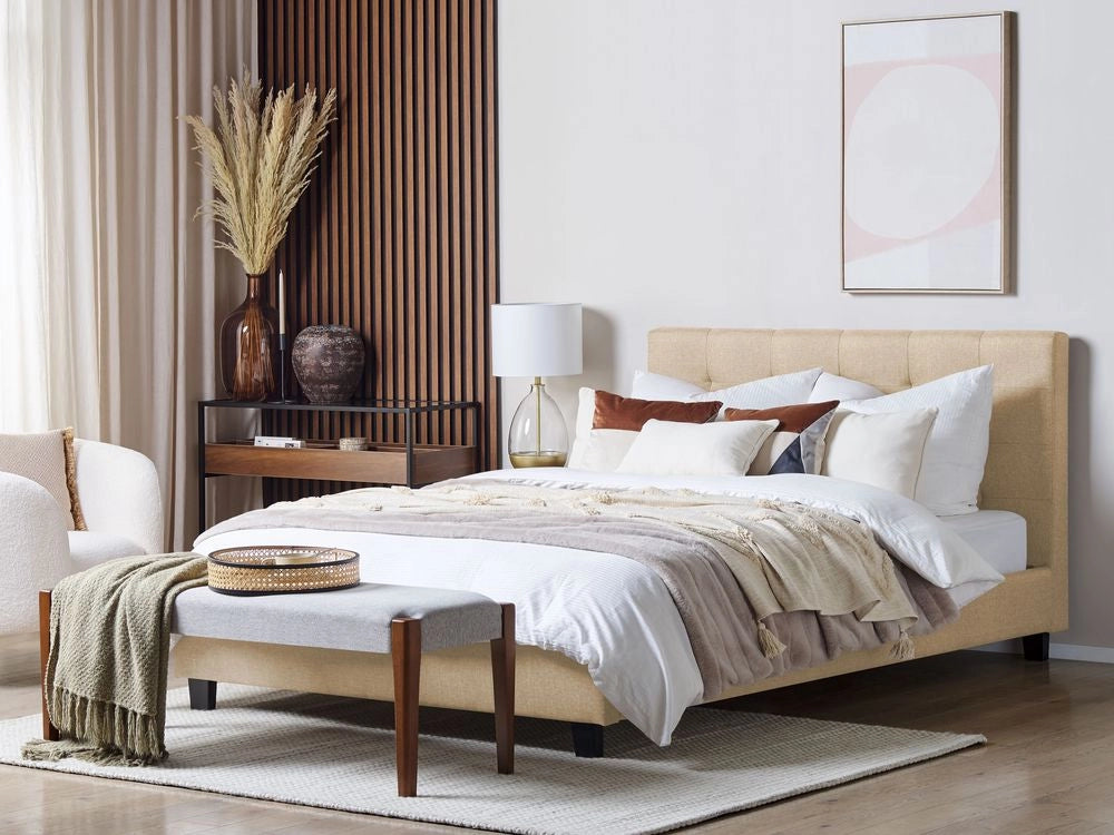 Letto imbottito tessuto beige rete a doghe testiera trapuntata 180 x 200 cm