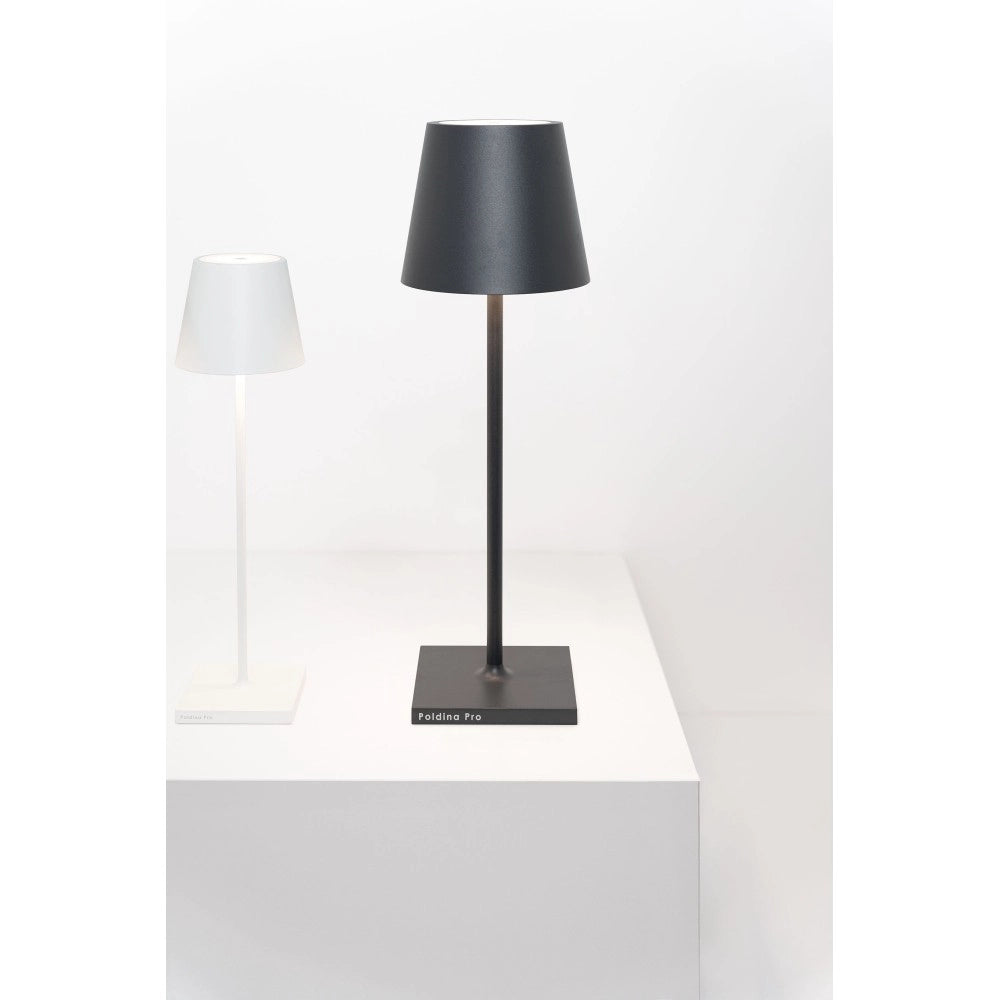 Lampada a led da tavolo Poldina L Desk Bianca ricaricabile e dimmerabile con batteria fino a 12 ore