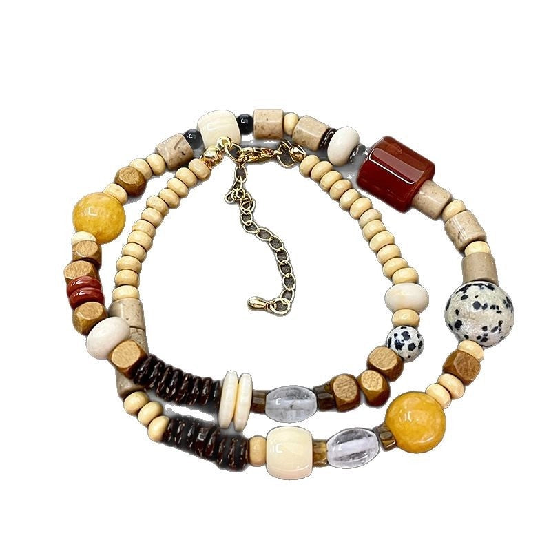Collana composta da perline di pietra naturale e legno, collana asimmetrica di perline colorate