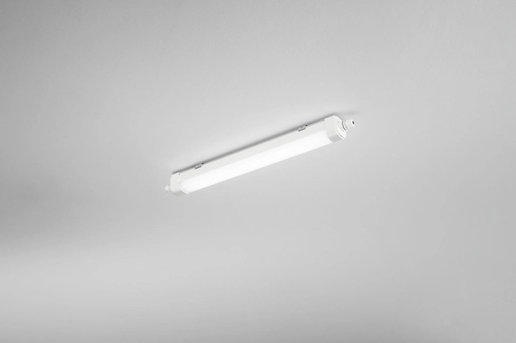 PLAFONIERA LED STAGNA RUBIS BIANCA IN PC 18W 400LM CCT 2700K / 3300K / 4000KIP65 600X58X62MM