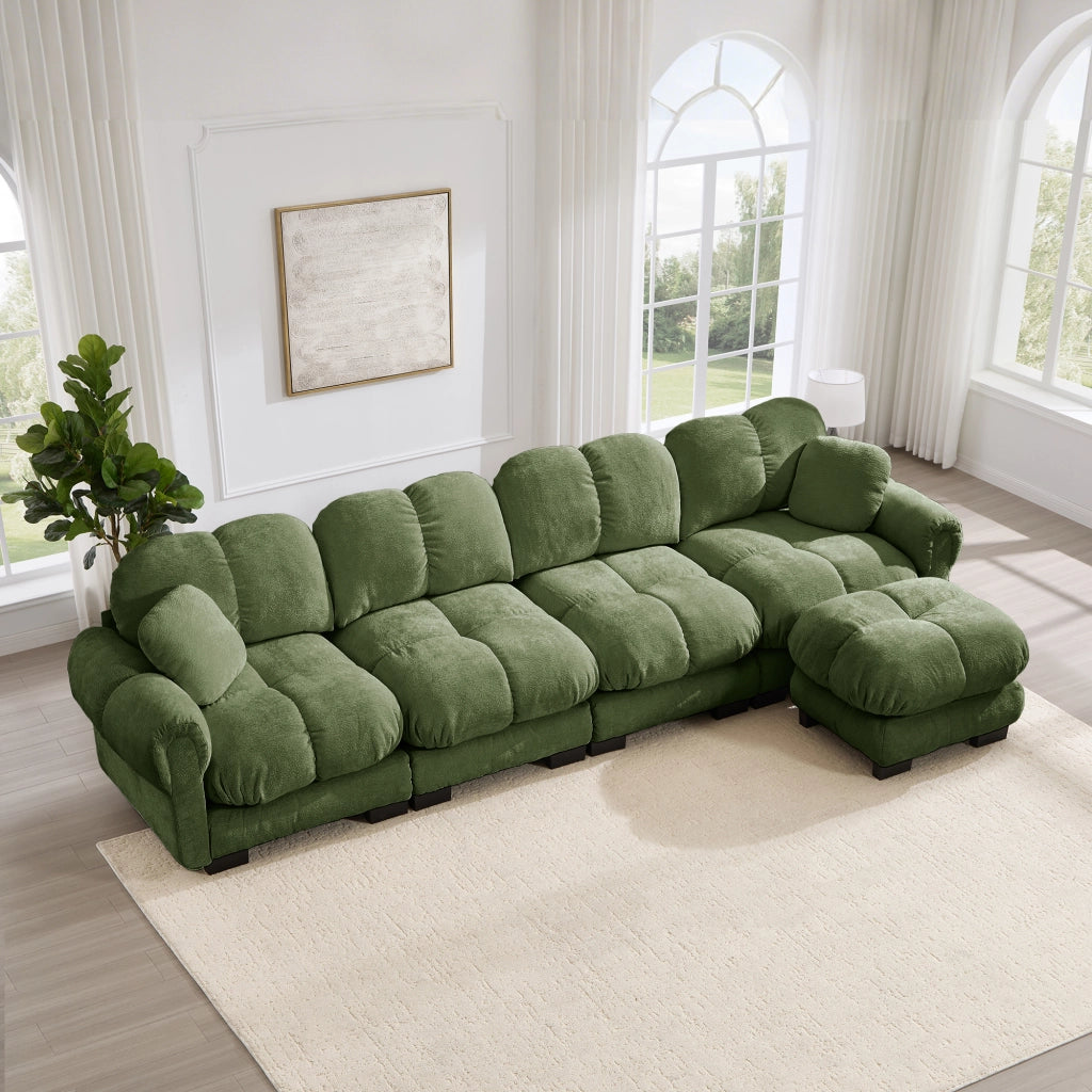 Divano angolare modulare in ciniglia con pouf mobile, cuciture trapuntate e schienale ergonomico verde per soggiorno