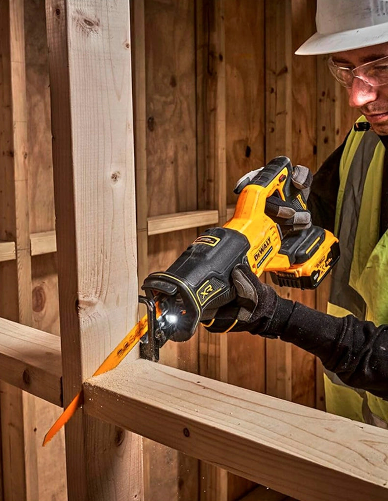 Sega Universale DeWALT DCS382N (Solo corpo)