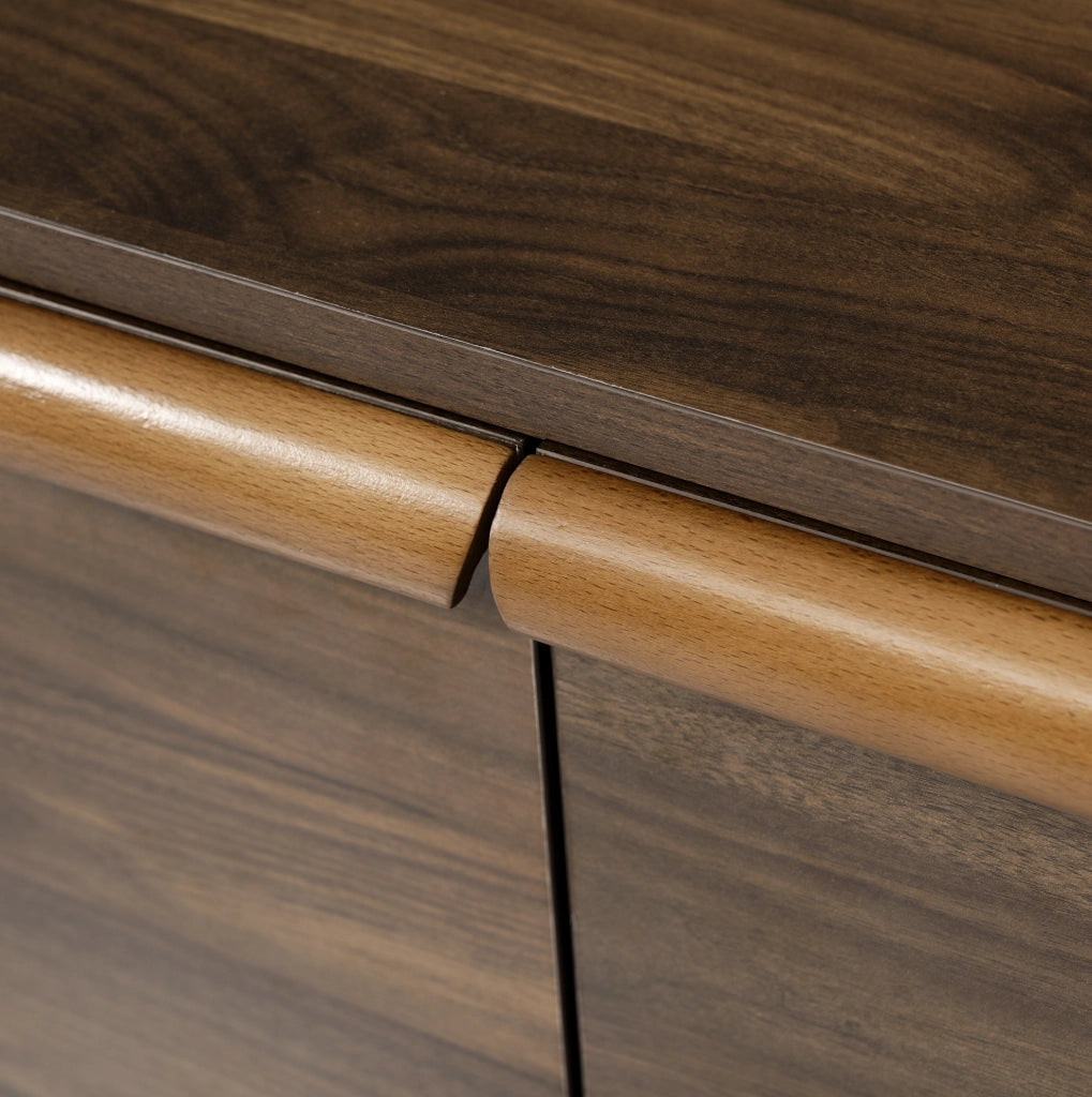 Credenza moderna rovere scuro con piano effetto marmo, 3 cassetti e ripiani regolabili