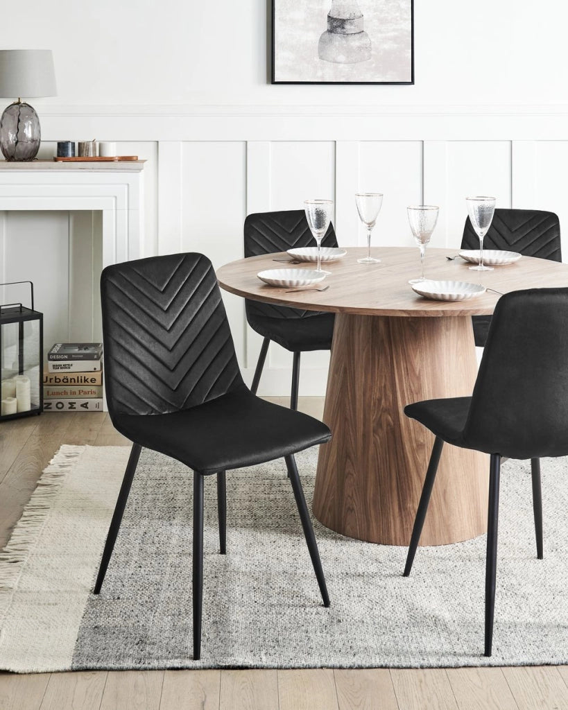 Set di 4 sedie da pranzo in velluto per la sala da pranzo gambe in ferro nero stile elegante