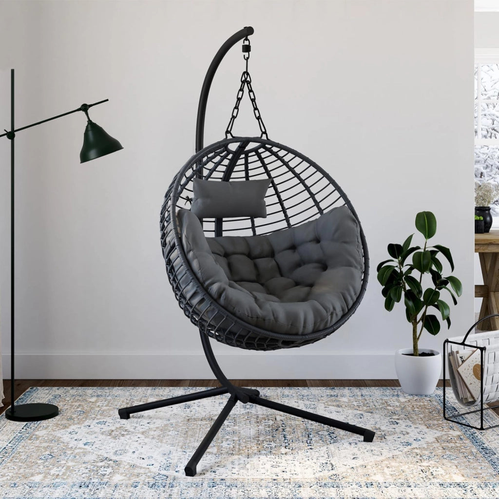 Poltrona Rotonda Traforata con Effetto Rattan Grigio e Cuscino Grigio
