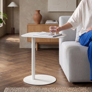 Tavolino Laterale da Divano Nastätten Metallo Piano Trapezoidale - Bianco [en.casa]
