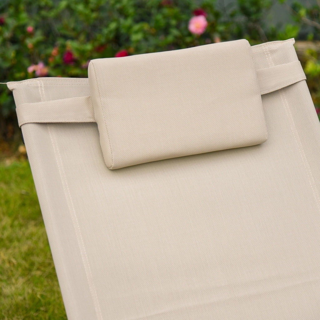 Sedia a dondolo con schienale imbottito in metallo beige, tasca laterale e cuscino, 88 × 62 × 150 cm