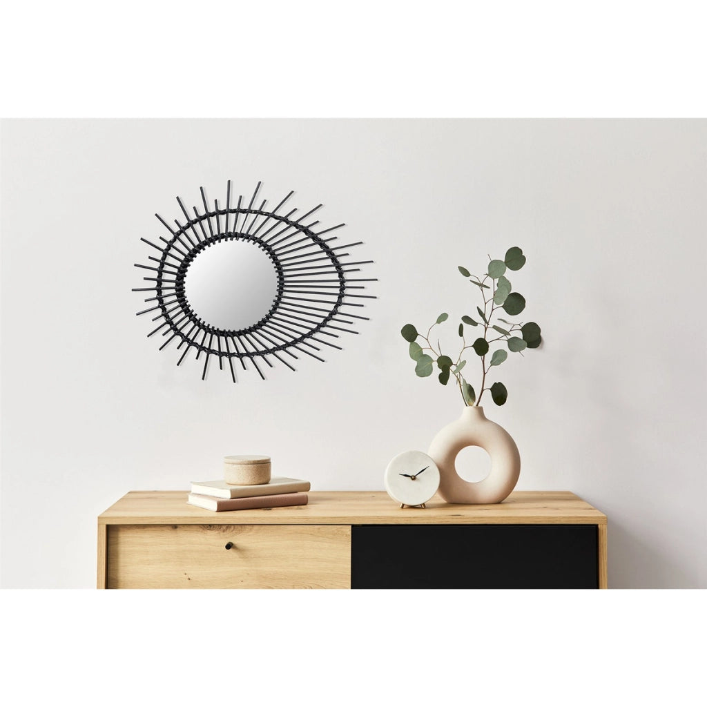 Specchio da parete Aina in rattan nero con design a raggi