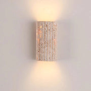 Lampada da parete moderna e minimalista in travertino naturale giallo con fascio di luce ascendente e discendente per camera da letto, zona notte, soggiorno, ingresso e altre aree.