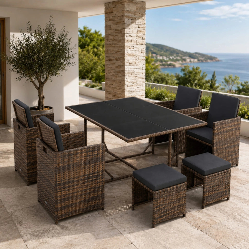 Set Salvaspazio Da Giardino In Polyrattan Con Tavolo Quattro Poltrone E Quattro Sgabelli A Scomparsa Con Cuscini E Vetro Temperato Arredo Outdoor Elegante Per Esterni Marrone E Nero