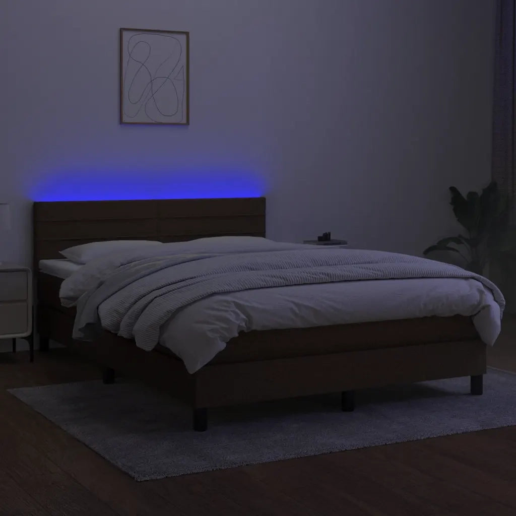 Letto a Molle Materasso e LED Marrone Scuro 140x200 cm Tessuto 3133240