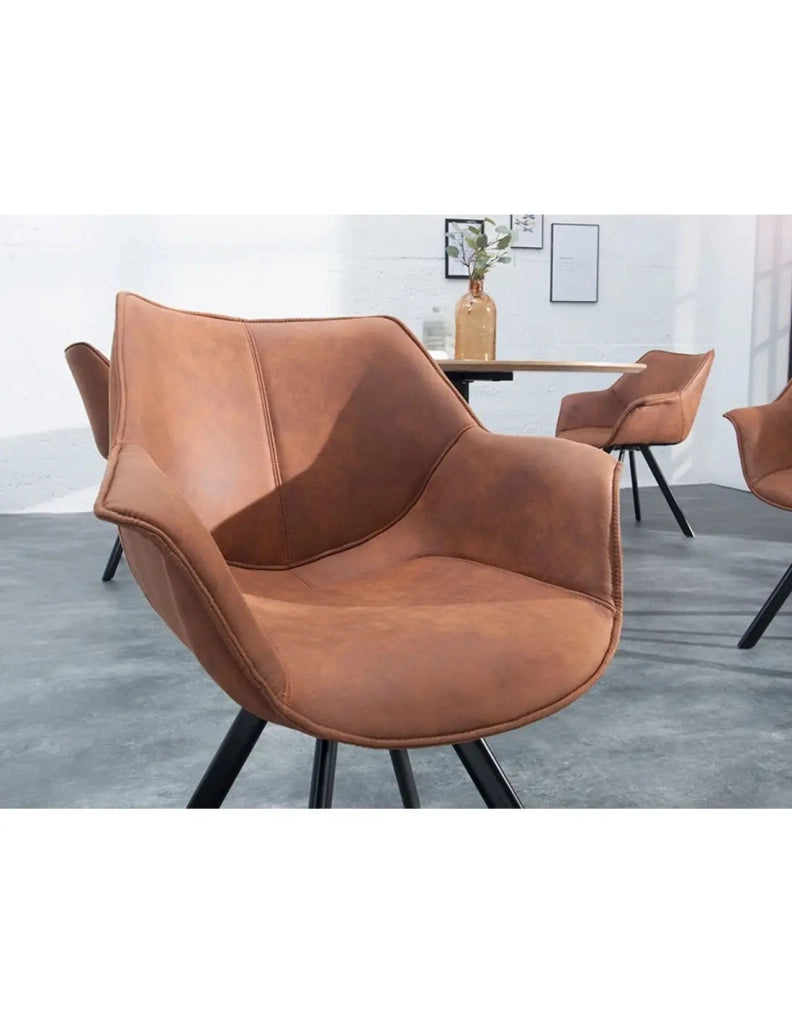 Set di 2 sedie design COMFY girevoli a 180° in microfibra marrone e piedi neri