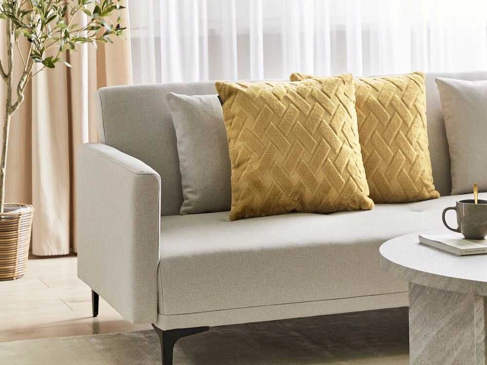 Set di 2 cuscini decorativi in pelliccia sintetica gialla 45 x 45 cm accessori d'arredamento motivo in rilievo