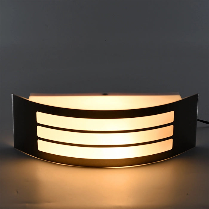 APPLIQUE PER LAMPADINE CON ATTACCO E27 PER ESTERNO - DESIGN MODERNO SEMICILINDRICO IN ACCIAIO E PVC