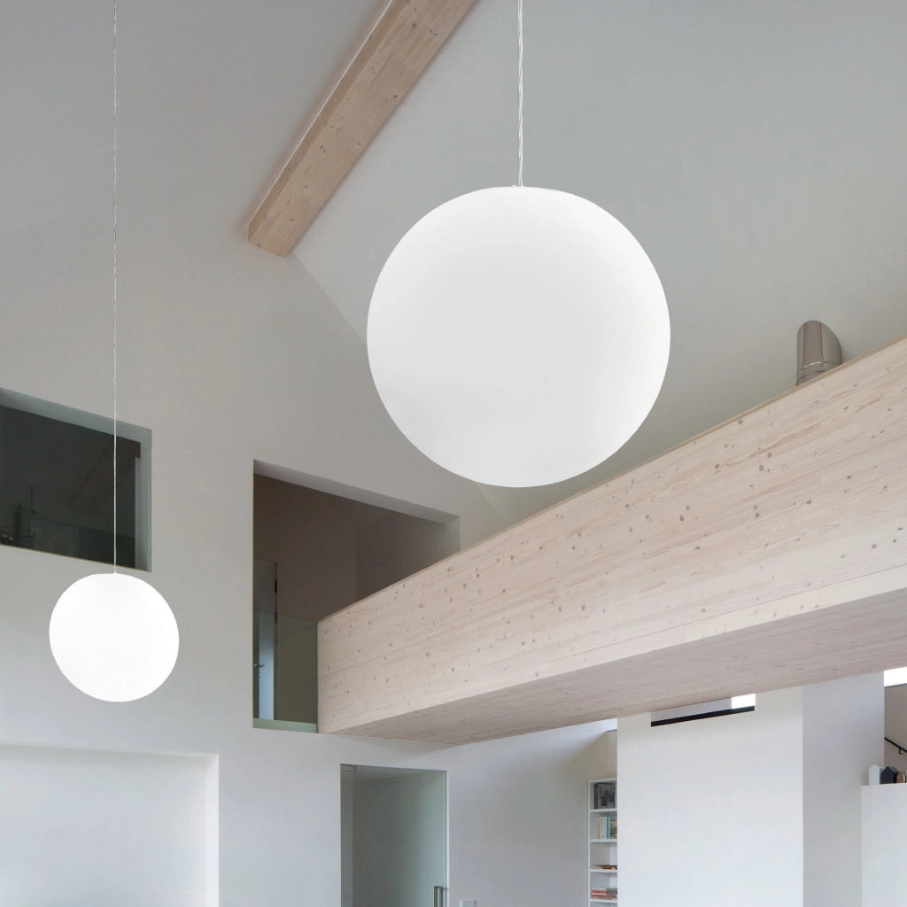 Sferis Lampada a sospensione moderna in vetro opale satinato, design minimale con montatura in policarbonato, diametro 50 cm, altezza 330 cm, Bianco