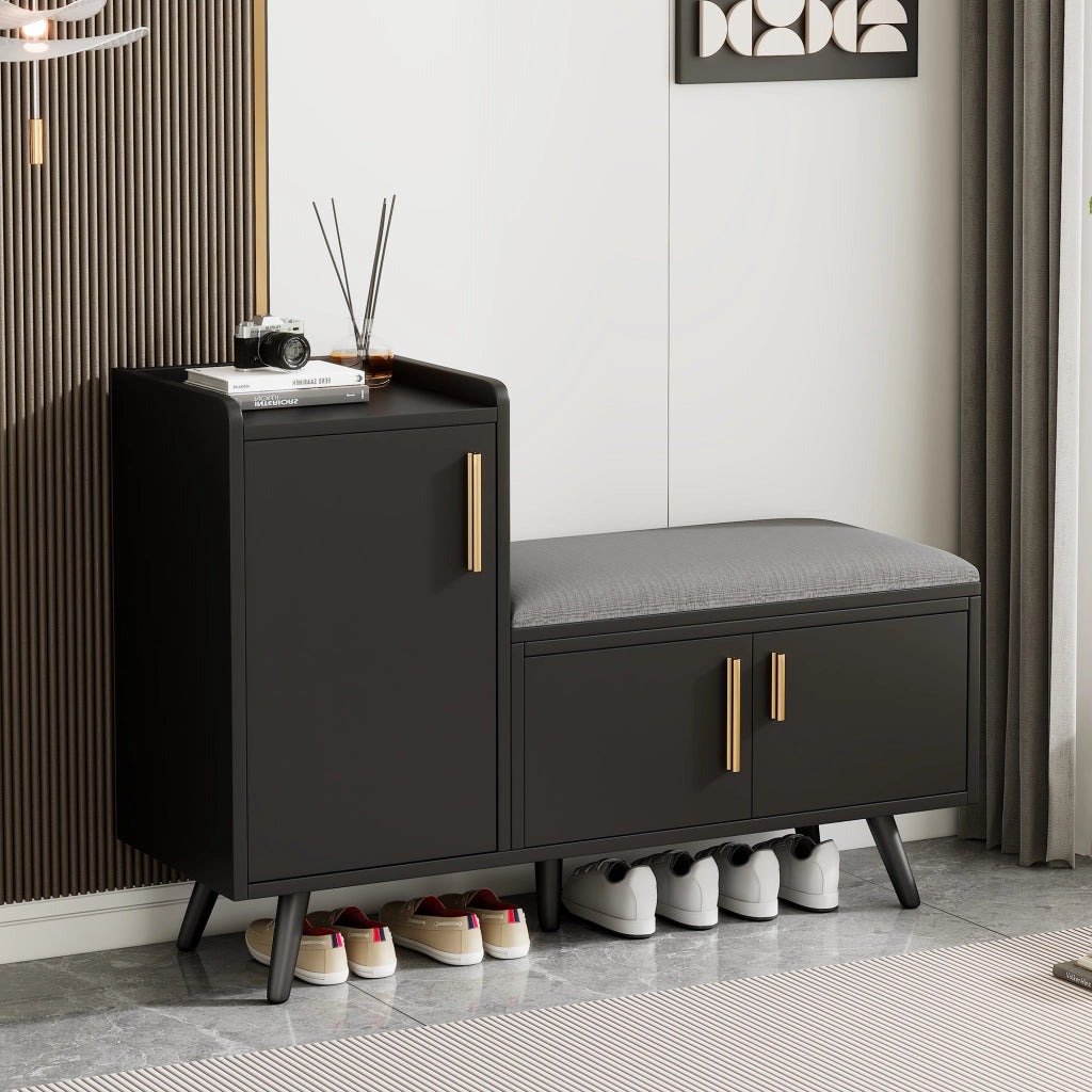 Panca scarpiera con seduta imbottita nera 100x34x68,5 cm in truciolare con ripiani regolabili e 3 ante
