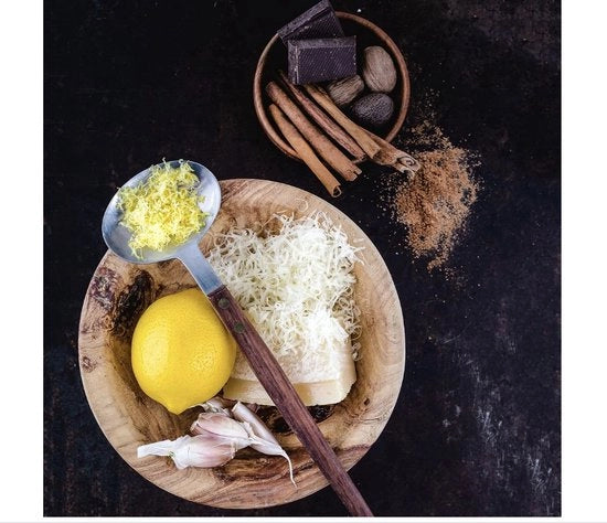 Raspante da cucina per formaggi duri, agrumi, aglio, peperoncino, cannella e noce moscata in acciaio inox rosso