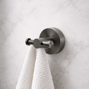 Titolo SINED gancio da muro doppio levante in acciaio inox finitura canna fucile PVD gun metal design moderno resistente GANCIO-MURO-DOPPIO-LEVANTE-CANNA-FUCILE