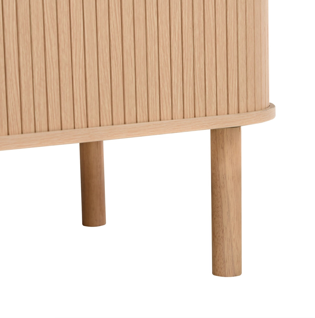Tavolino da caffè 110x55x45 cm con porta scorrevole e vano portaoggetti in MDF naturale