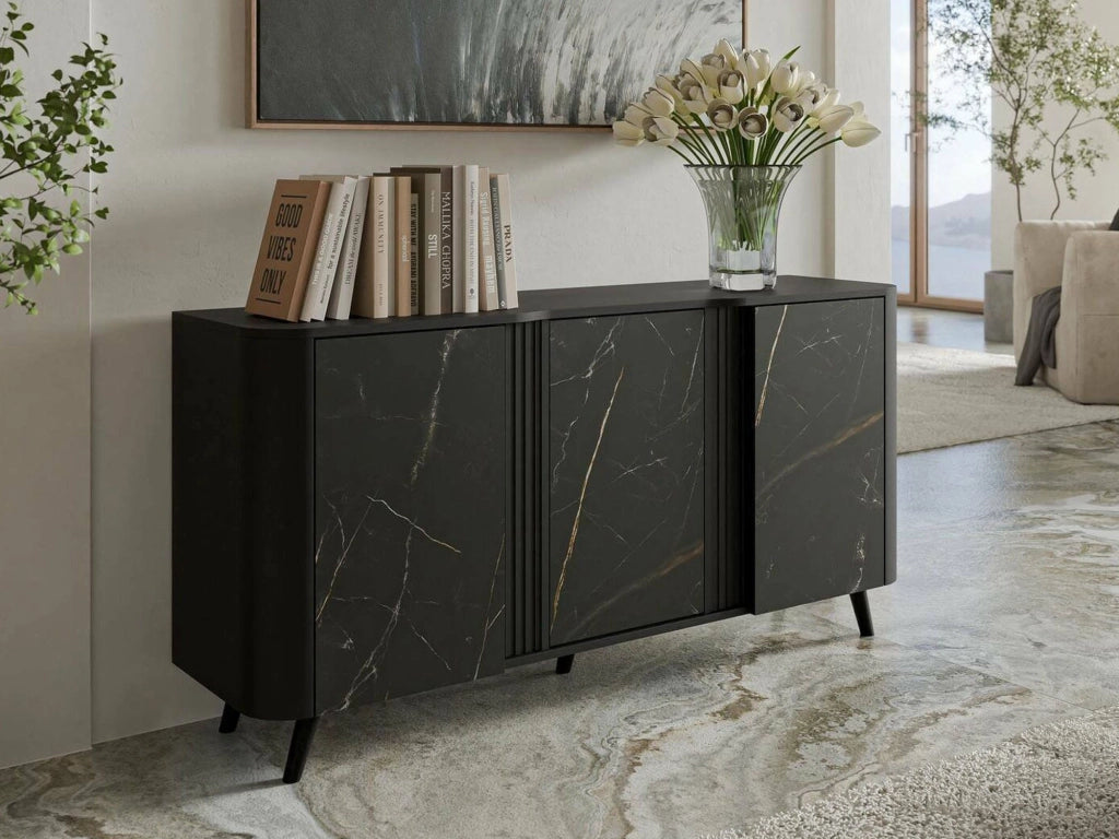 Credenza Loreo, Madia da salotto con tre ante battenti e vani interni, Rialzata da terra, 151x42 h70 cm, Marmo e Nero
