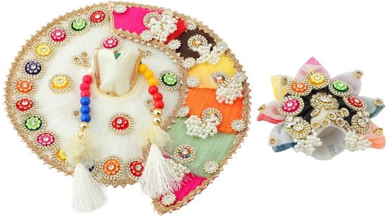Abito per Dio Bambino con Corona per Stand di Metallo per Festa Tradizionale Indiano di Janmashtami (Dimensioni: 1-2 No., Diametro: 15 cm)