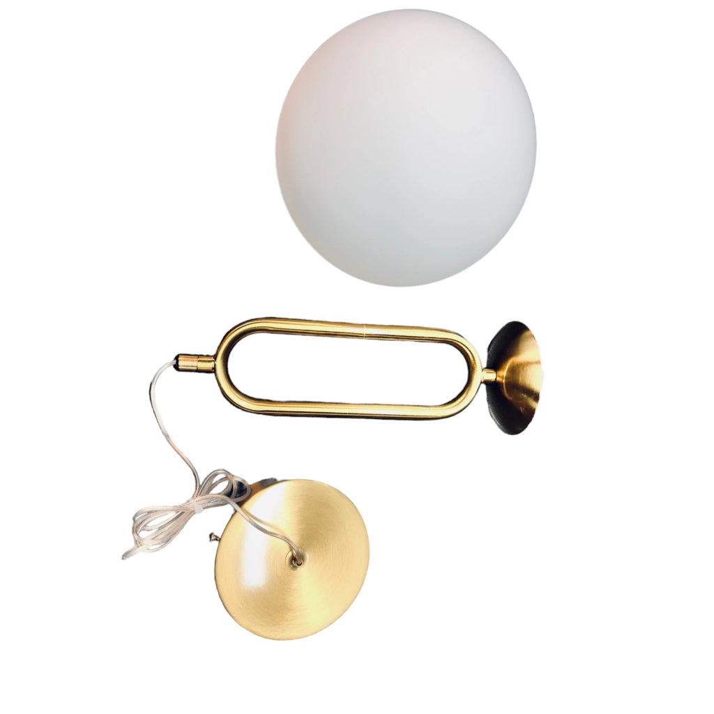 Lampadario a sospensione in metallo color bronzo con sfera luminosa opaca bianca in vetro G9