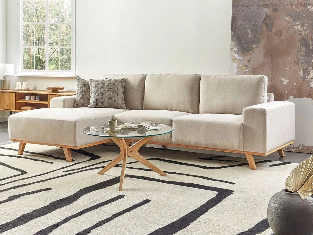 Divano angolare Beige Rivestimento in tessuto di poliestere Gambe in legno chiaro Schienale con cuscino Design moderno