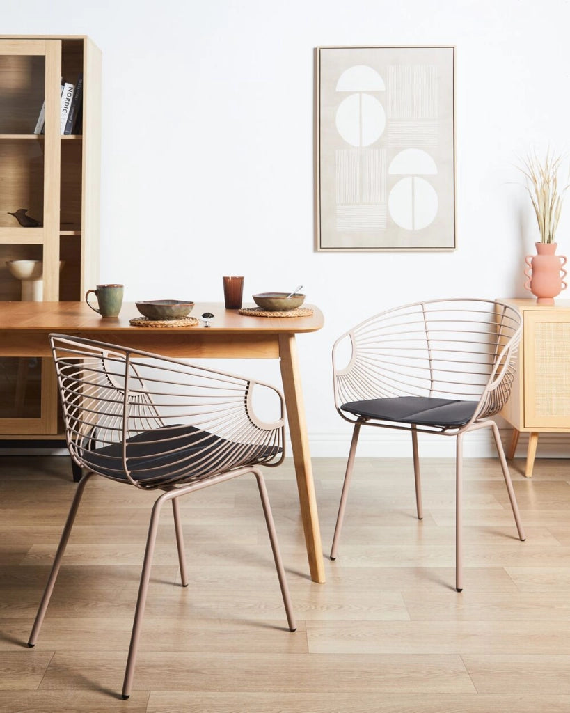 Set di 2 sedie da pranzo in metallo beige design ecopelle Nero cuscino per sedile Glam Industrial Modern