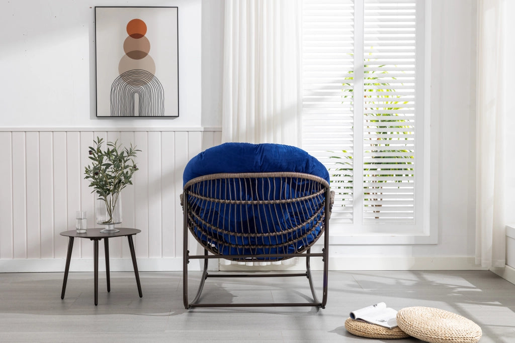 Poltrona a dondolo in rattan sintetico con cuscino imbottito struttura in acciaio e design ergonomico blu navy