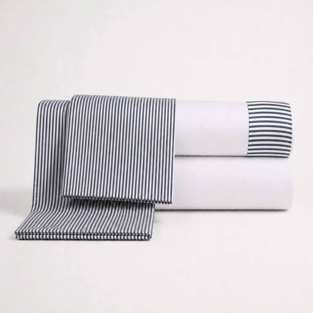 Set Lenzuola Letto Una Piazza e Mezza in Puro Cotone | Completo Letto 1 Piazza e Mezza | Lenzuolo con angoli, Lenzuolo Piano e 1 Federa | Lenzuola in Cotone con Balza a Righe Blu
