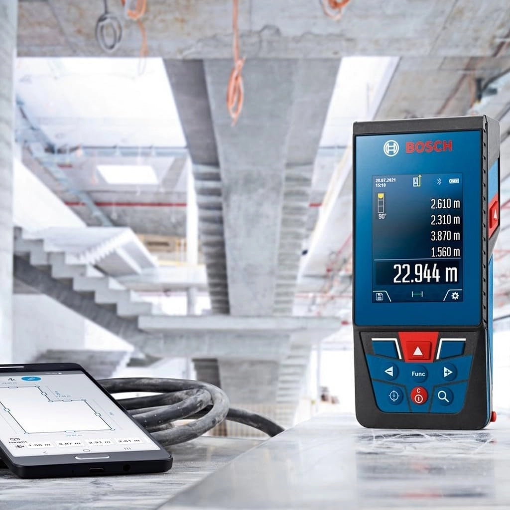 Bosch Professional Metro Laser Distanziometro Laser GLM 100-25 C (telecamera integrata, raggio d'azione: fino a 100 m, robusto, IP54, ± 1,5 mm*, 3 batterie AA, cinturino da polso, custodia)