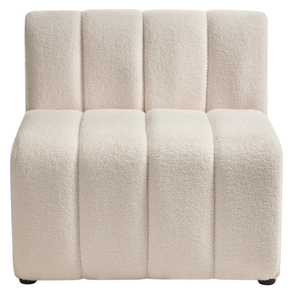 Poltrona imbottita accogliente con seduta spessa e morbida in bouclé beige chiaro stile moderno
