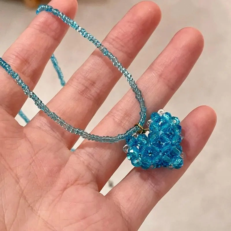 Collana con perline di cristallo blu: regalo da donna fatto a mano