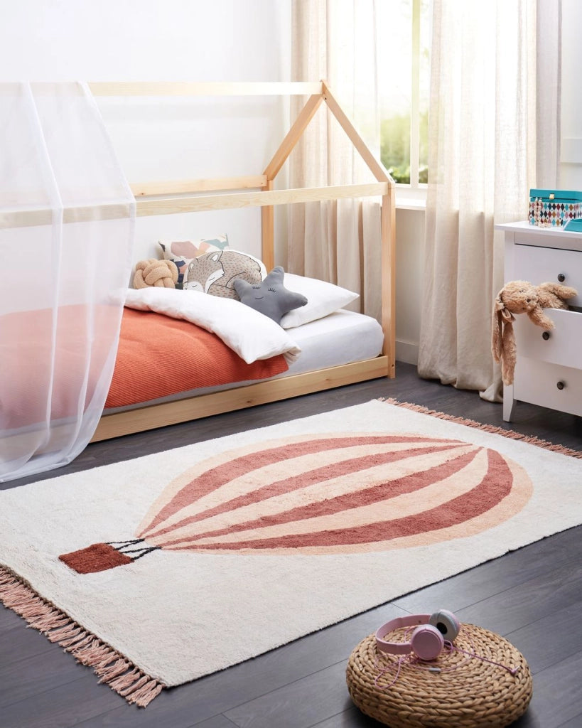 Tappeto rettangolare in cotone bianco sporco con motivo mongolfiera140 x 200 cm stile boho cameretta