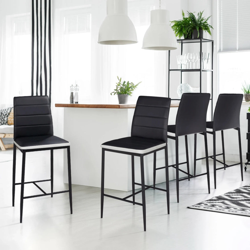 IDMarket - Set di 4 sgabelli ROMANE in PVC nero con fascia bianca, sedie da bar imbottite