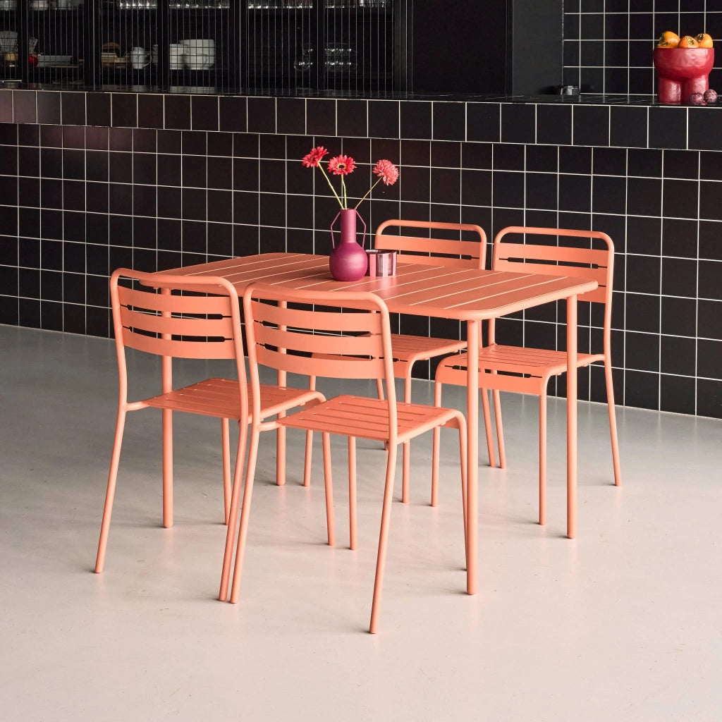 Set tavolo da giardino bistrot in metallo con 4 sedie, 120cm, rosa