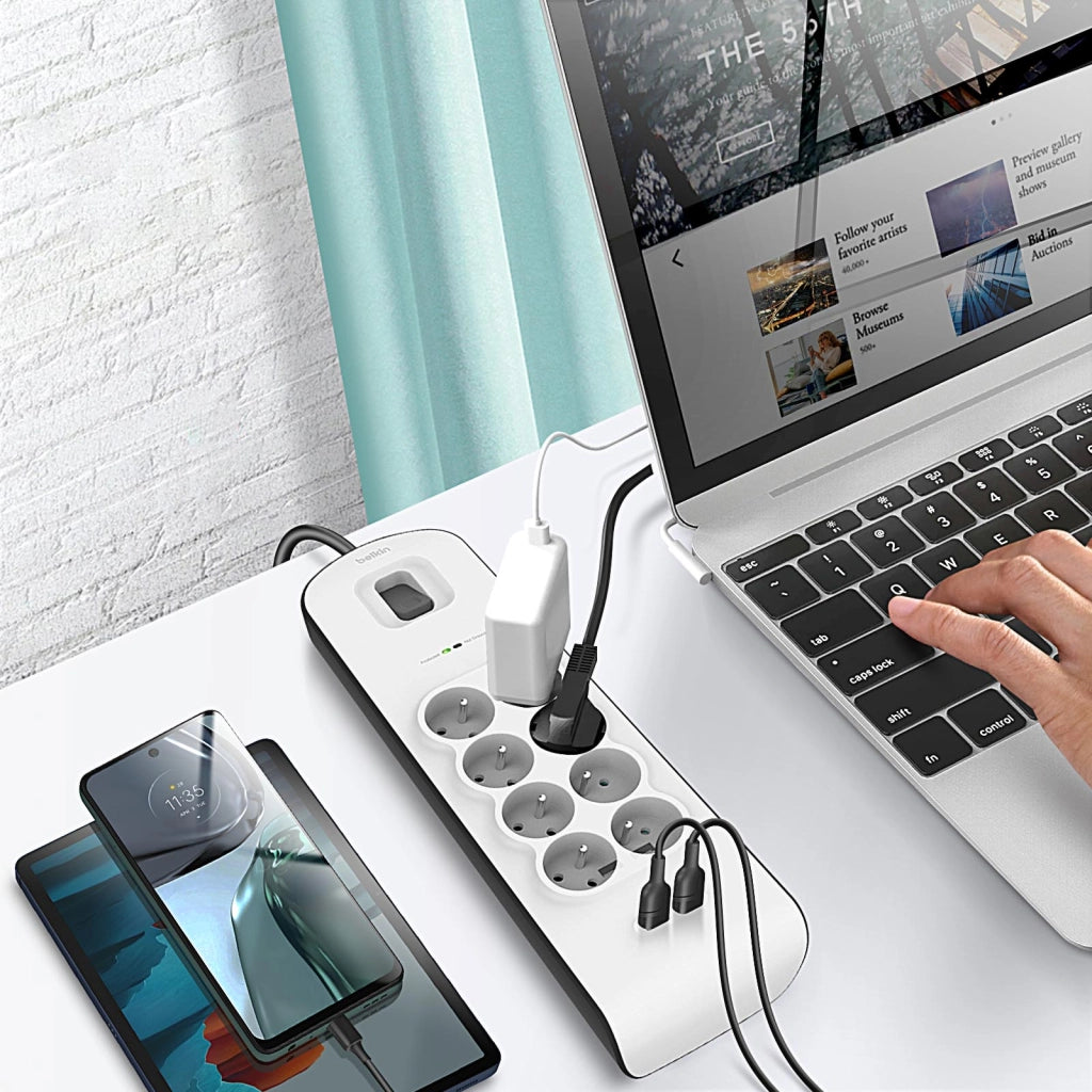 Ciabatta 8 Prese + 2 USB 2,4A Protezione Fulmini con Cavo da 2m Bianco Belkin