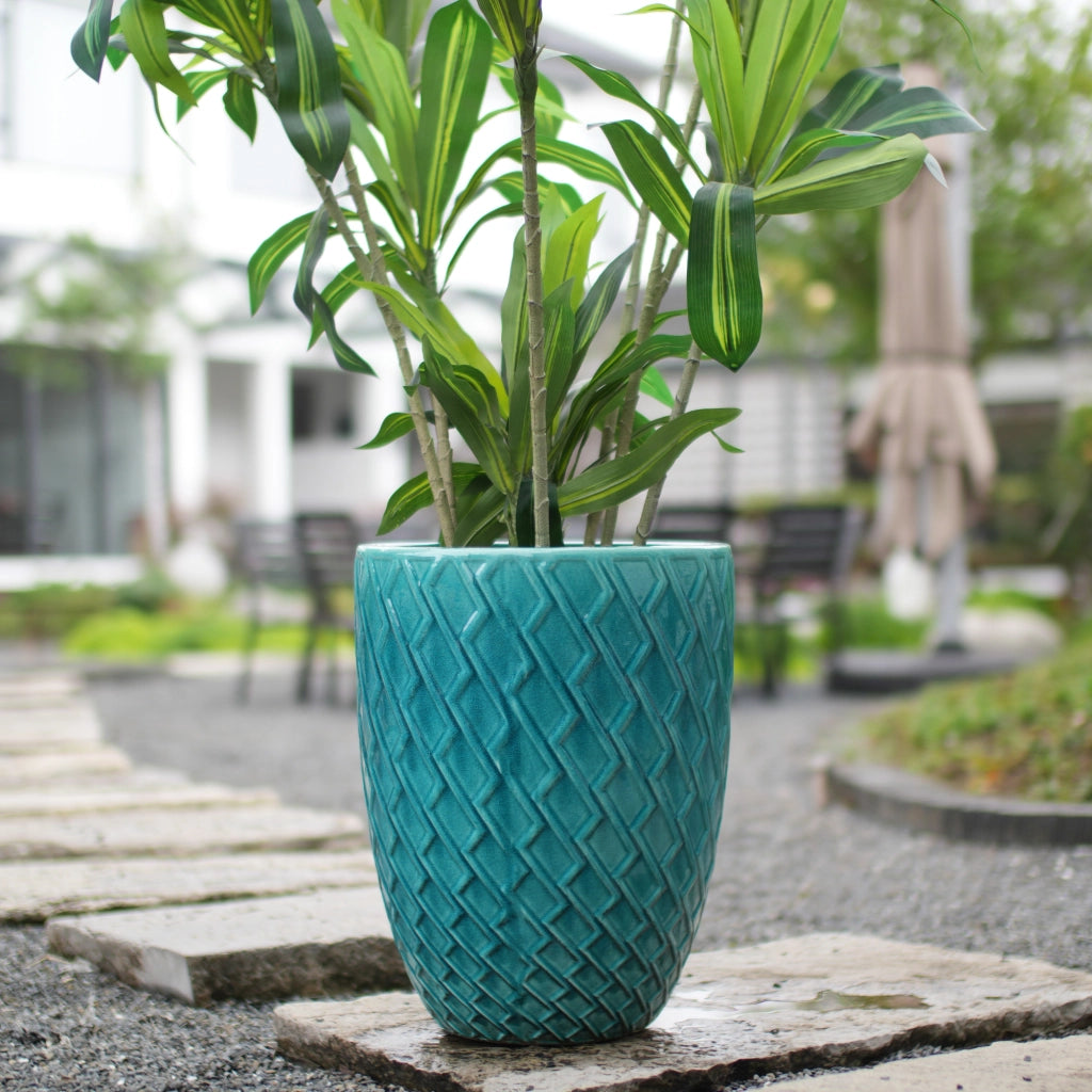 Fioriera a più livelli in ceramica artigianale con smalto lucido azzurro ciano e motivo a rombi 42 × 54 cm