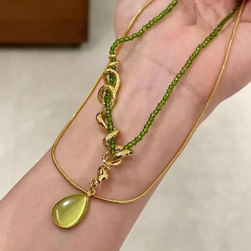 Collana a serpente fatta a mano con perline di cristallo verde, regalo di Natale o di compleanno.