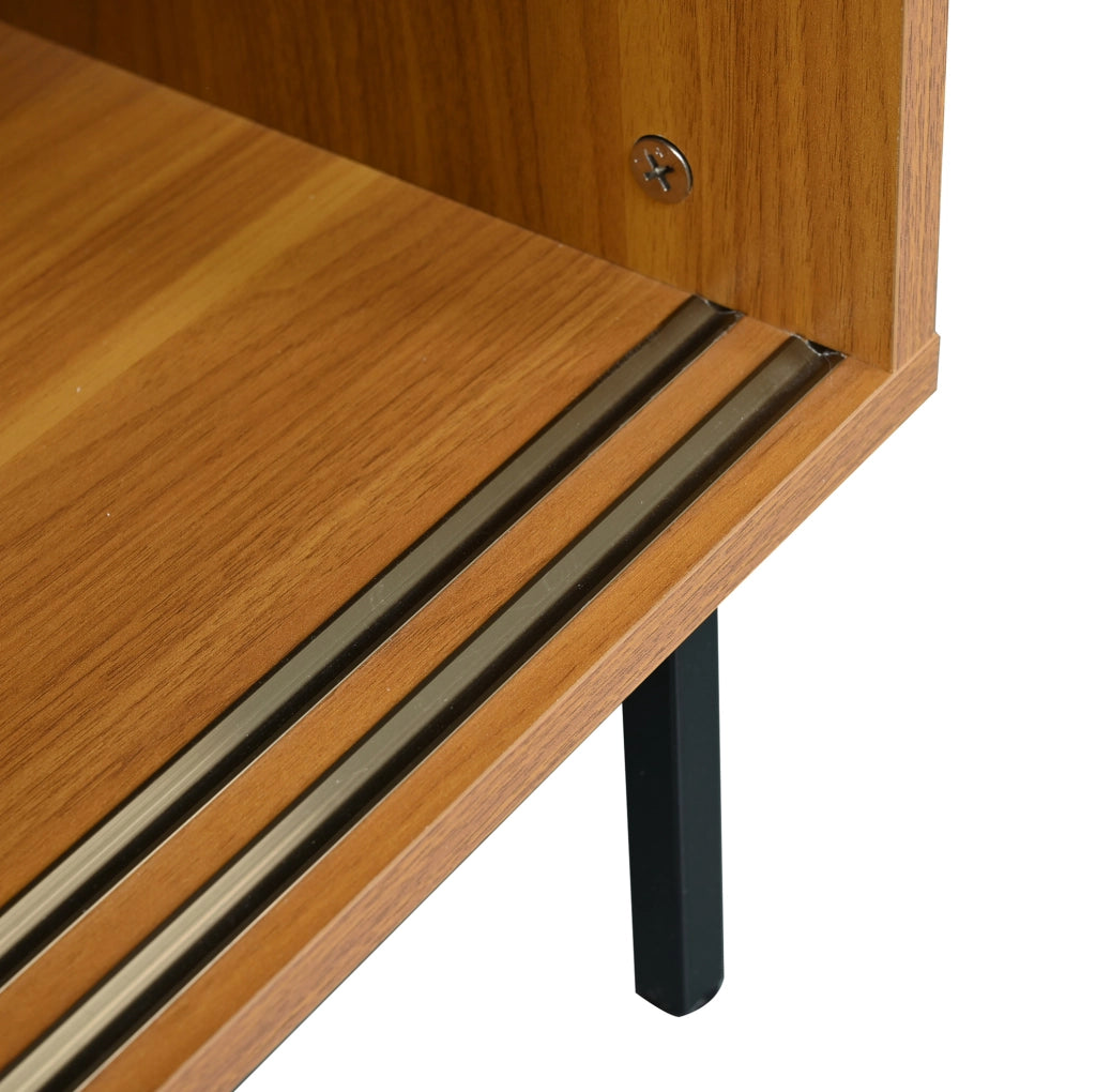 Credenza 100x37x90 cm con 2 ante scorrevoli in rattan; pannello truciolare noce
