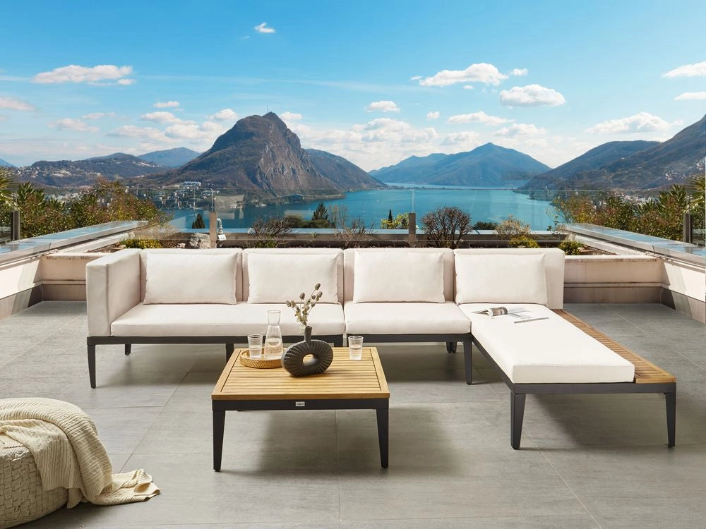 Set da giardino 4 posti in legno di acacia certificato con divano angolare tavolino e cuscini beige chiaro lato sinistro