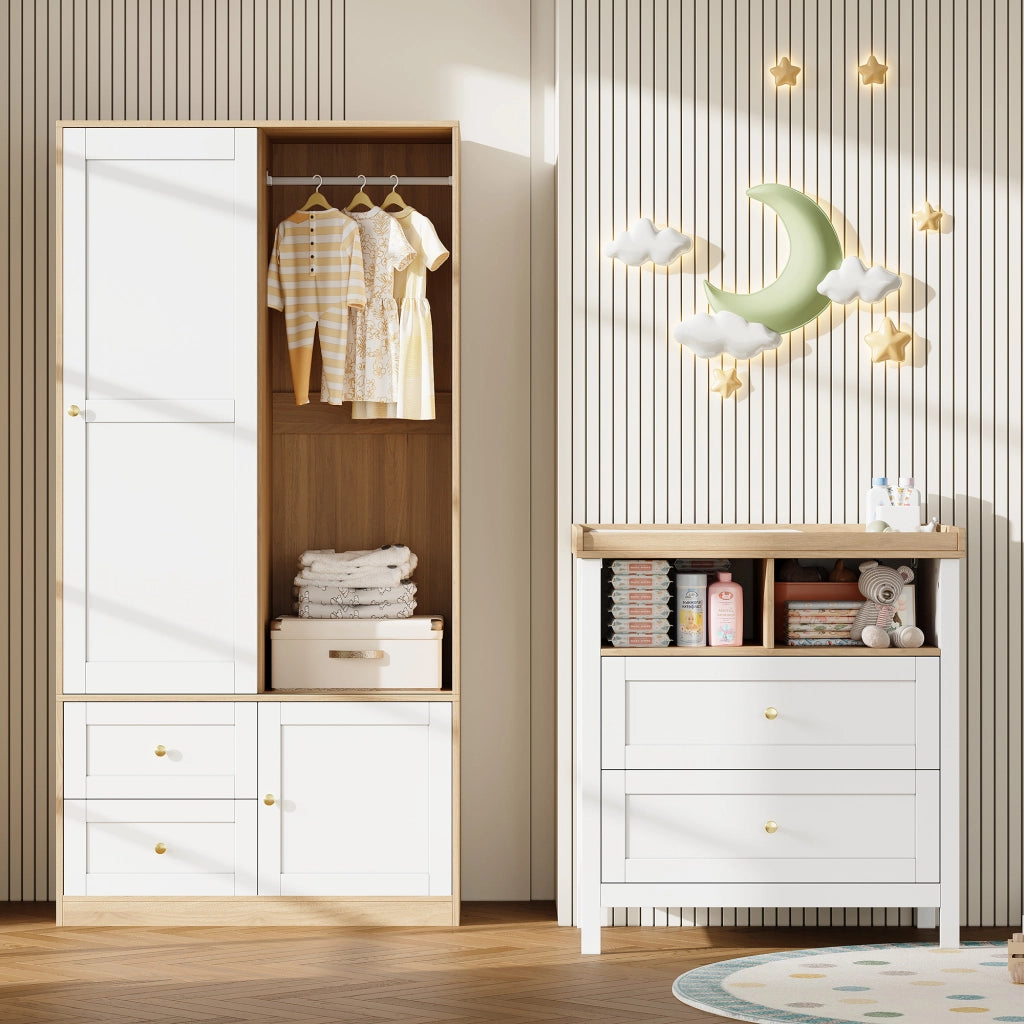 Armadio con ante scorrevoli e fasciatoio con spondina, cassetti e vani aperti, per cameretta, in MDF, bianco naturale
