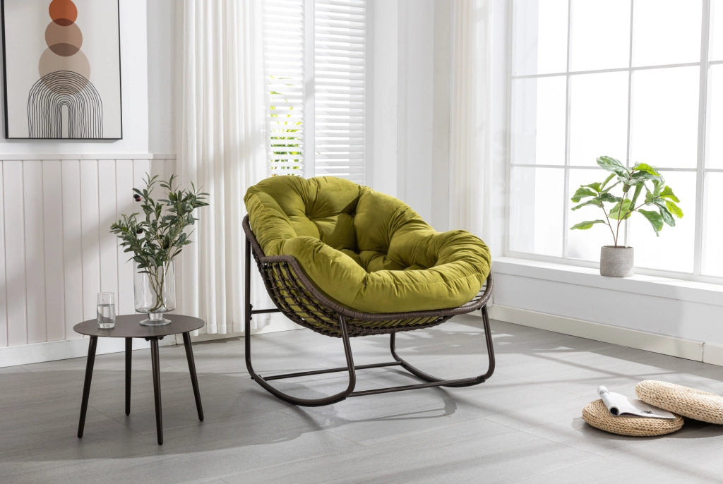 Sedia a dondolo in rattan sintetico con cuscino imbottito, oliva