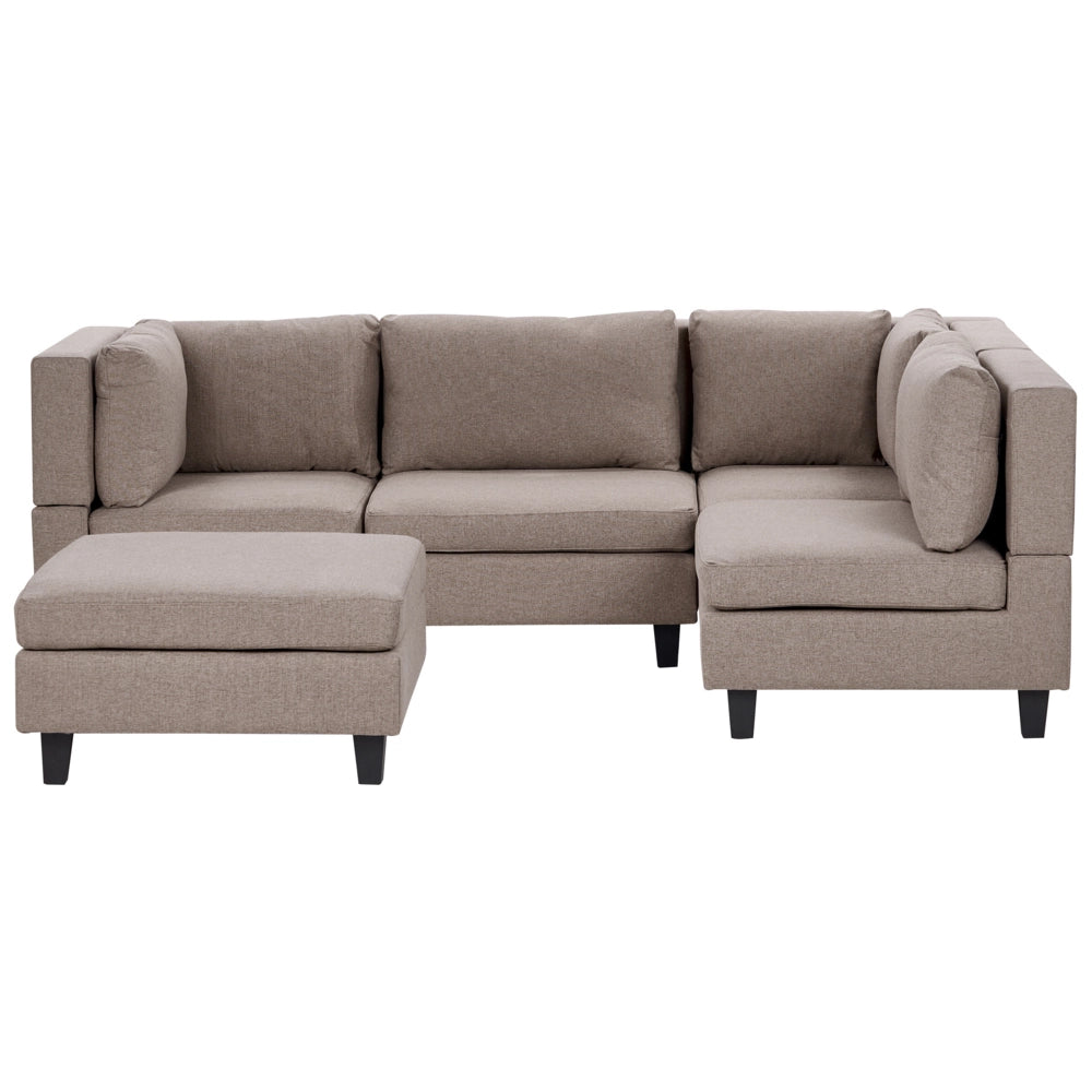 Divano componibile 4 posti imbottito in tessuto marrone con gambe nere schienale imbottito lato sinistro con pouf stile moderno