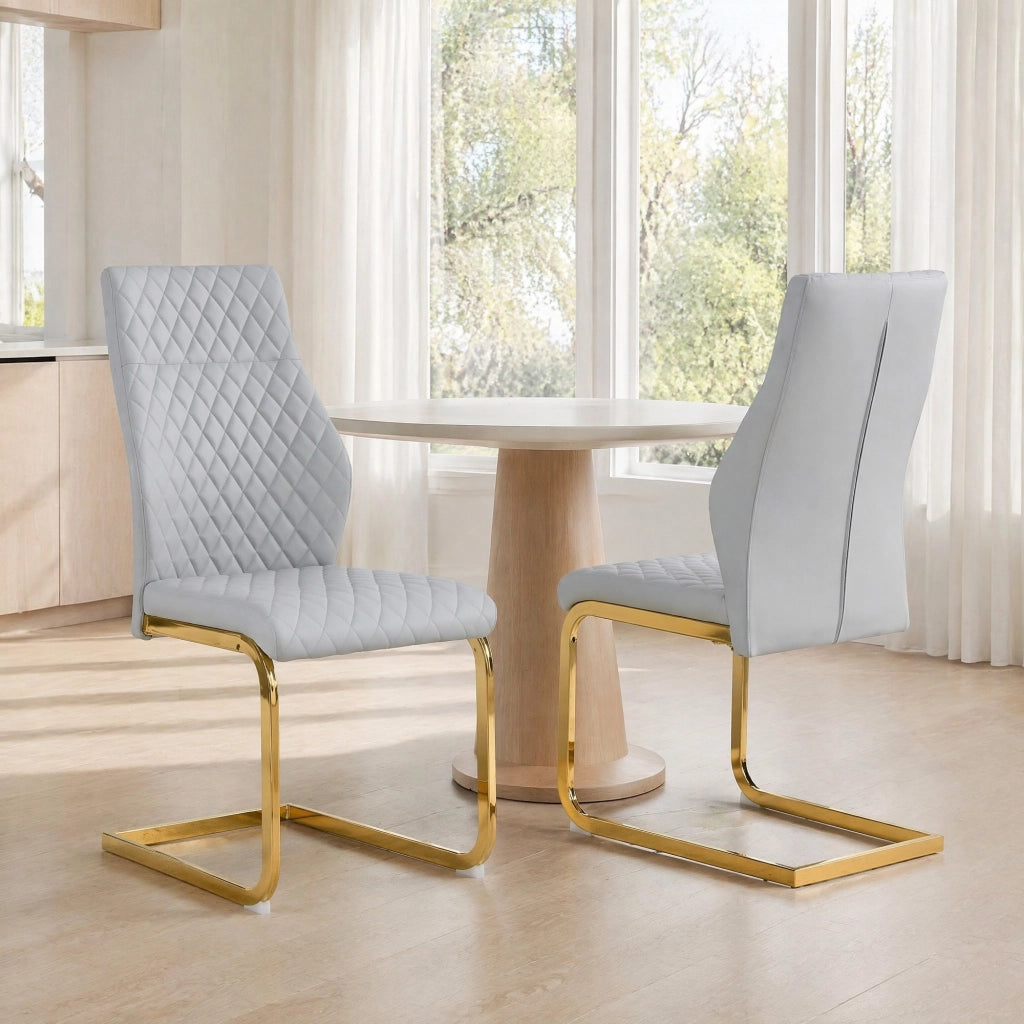 Set di 2 sedie da pranzo con schienale alto, rivestimento effetto pelle PU grigio chiaro e struttura in metallo color oro