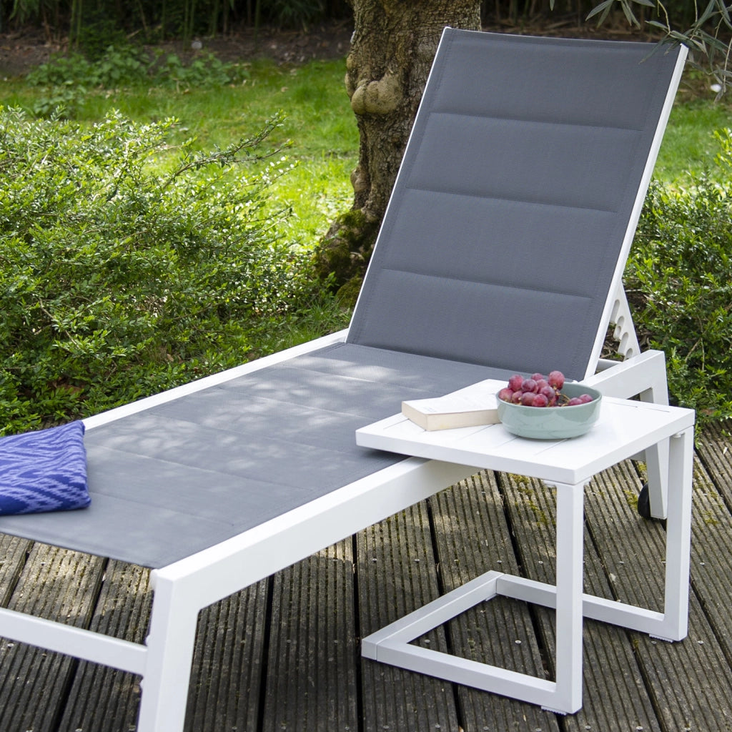 Set di lettino eTavolino BARBADOS in textilene grigio - alluminio bianco