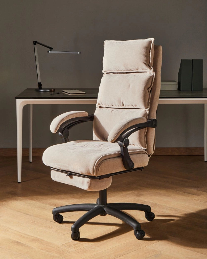 Sedia professionale per ufficio con rivestimento in ciniglia beige Base girevole con poggiapiedi Schienale inclinabile