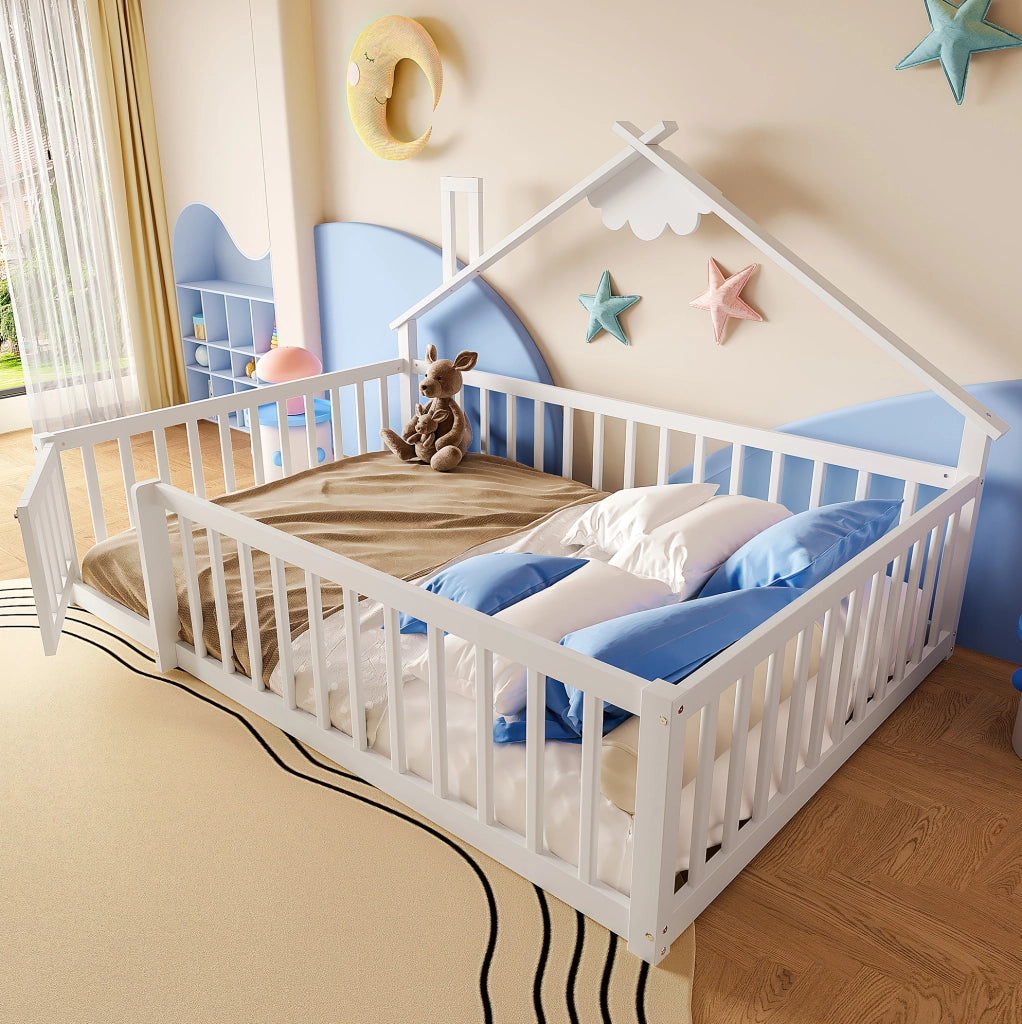 Letto a casetta per bambini 140x190 cm in pino e MDF bianco con sponda di sicurezza