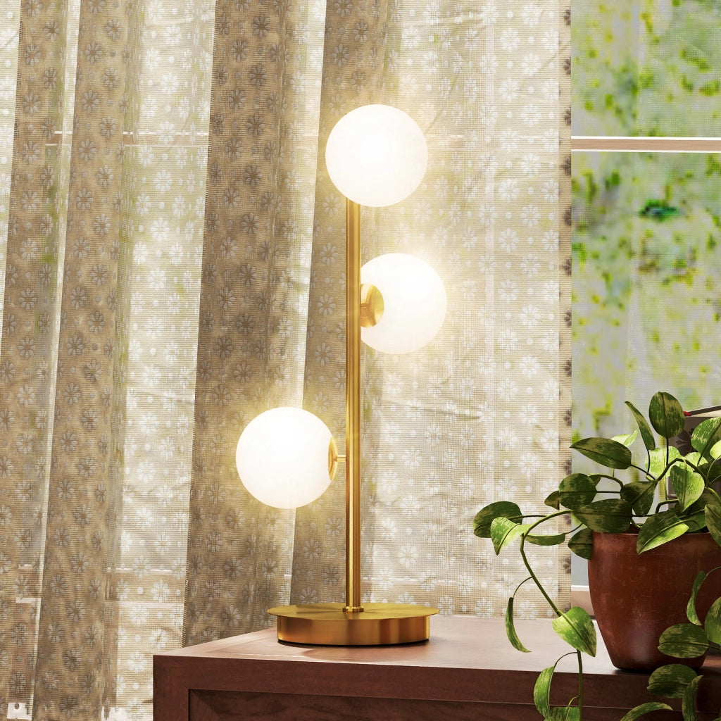 Lampada da comodino con 3 paralumi globo ¨C zephmum ¨C base in acciaio, ottone, H 53 cm